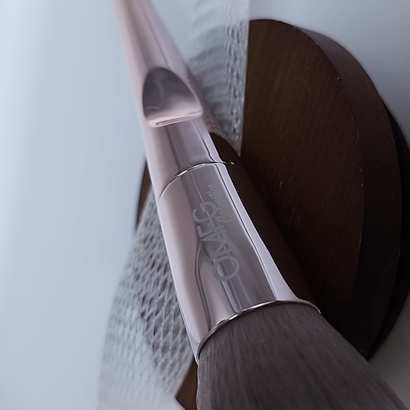 OMFG Cosmetics Rose Gold Makeup Brush - Picture 4 of 4